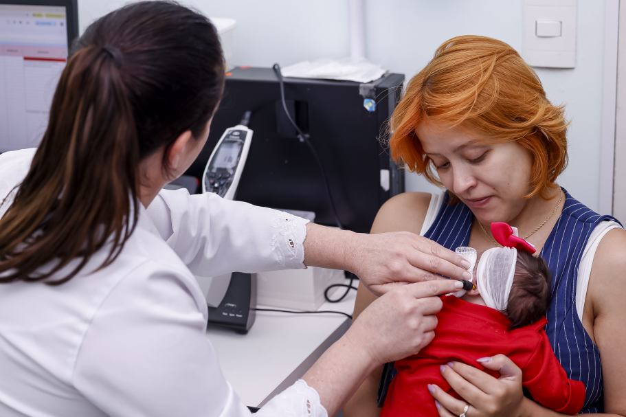 Hospital Municipal de Araucária recebe novo aparelho para teste da orelhinha