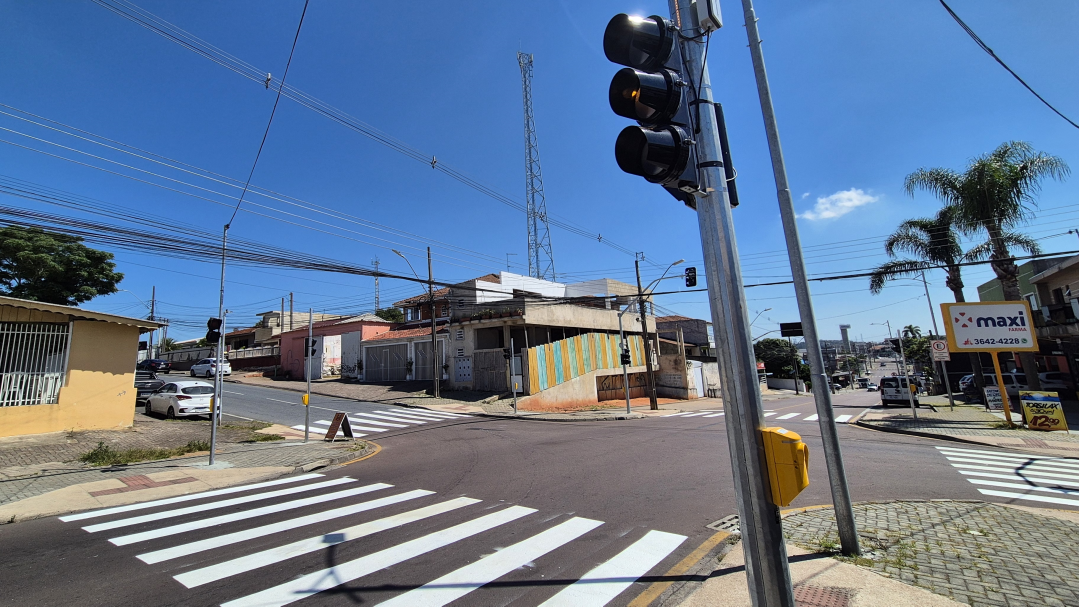 Cruzamento da Capivari com Miguel Bertolino ganha semáforo