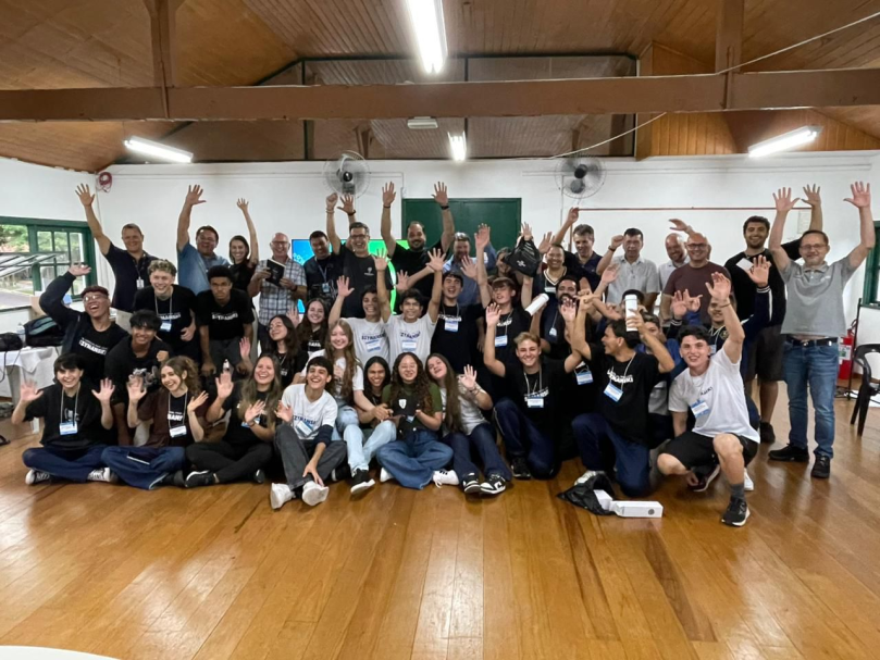 1.º Hackathon de Araucária estimula estudantes a criar soluções inovadoras para desafios reais