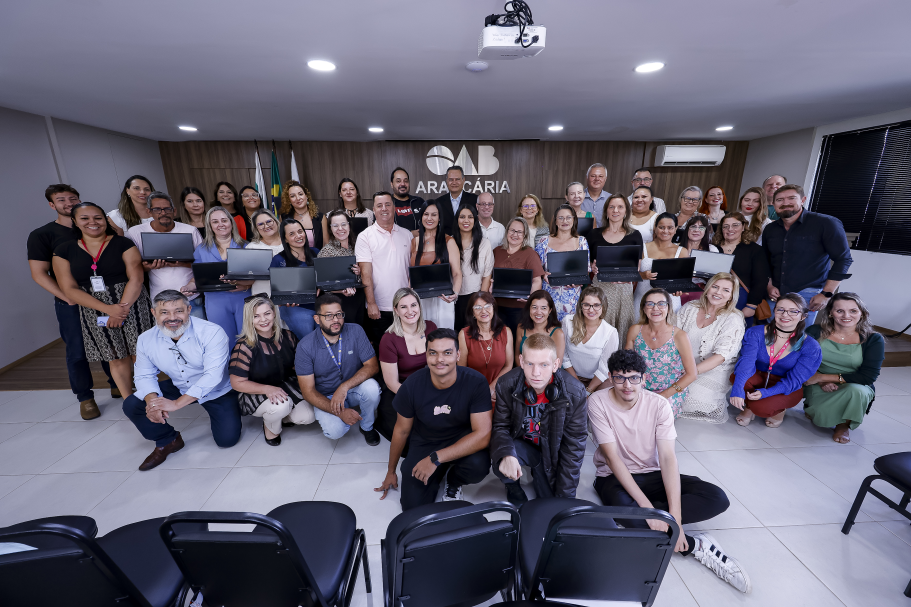 Unidades da rede municipal de ensino recebem 364 notebooks da Petrobras