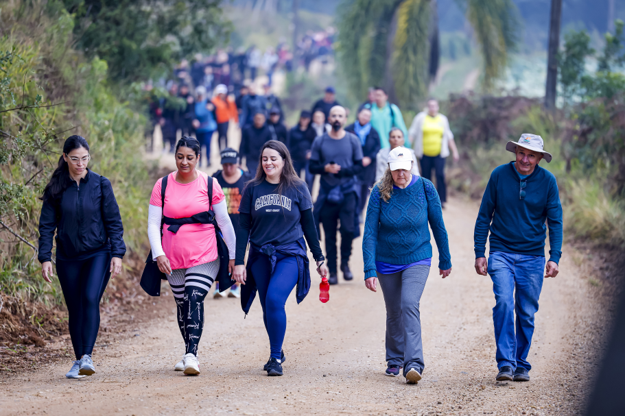 Cerca de mil pessoas participam da Caminhada e Pedalada na Natureza no Circuito de Guajuvira