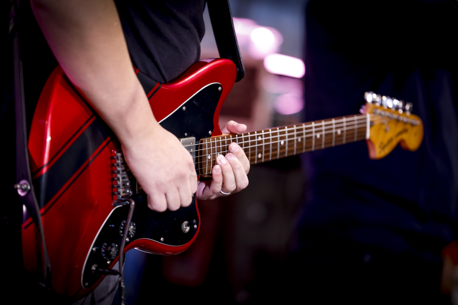 Palco Tindiquera nos Bairros terá edição especial do Dia Mundial do Rock neste domingo (12)