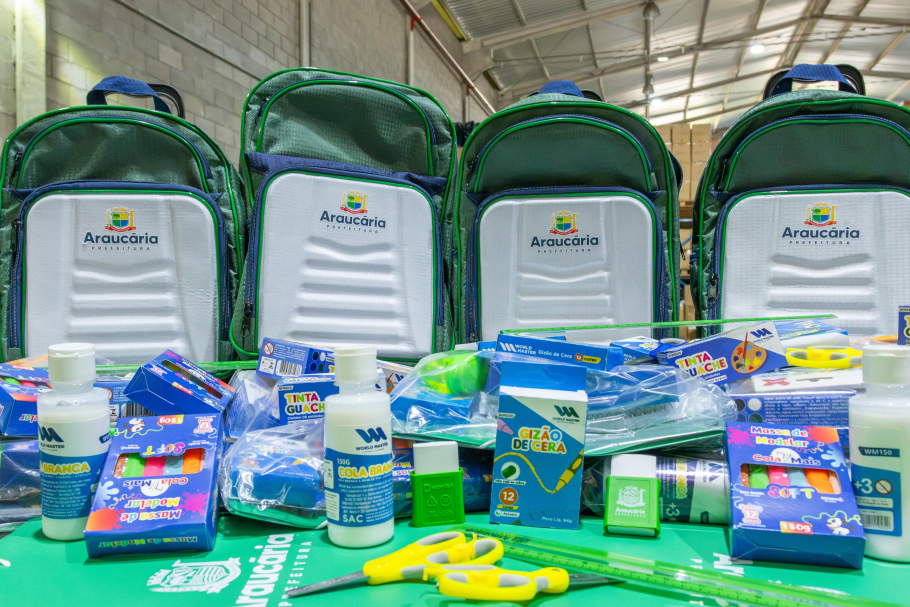 Pela primeira vez, estudantes da rede municipal de Araucária vão receber kit completo de material escolar