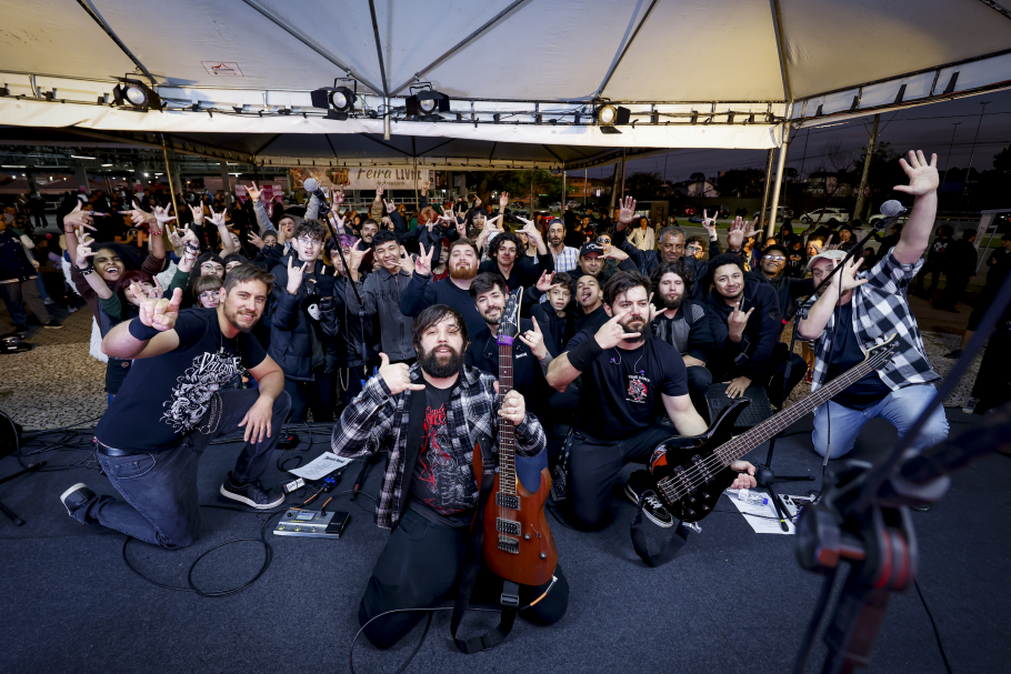 Palco Tindiquera nos Bairros especial do Dia Mundial do Rock reúne mais de 2 mil pessoas na Praça da Bíblia