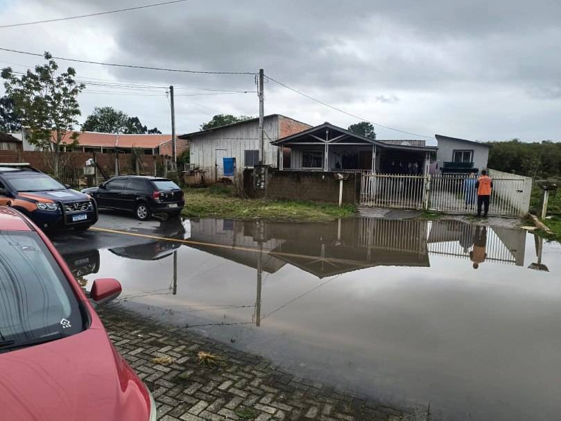 Prefeitura mobiliza equipes para atender população de Araucária afetada pelas fortes chuvas